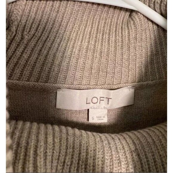 Loft Women’s Size Large Turtleneck Sweater Beige Tan Ribbed Neck Step Hem Long - Picture 11 of 12
